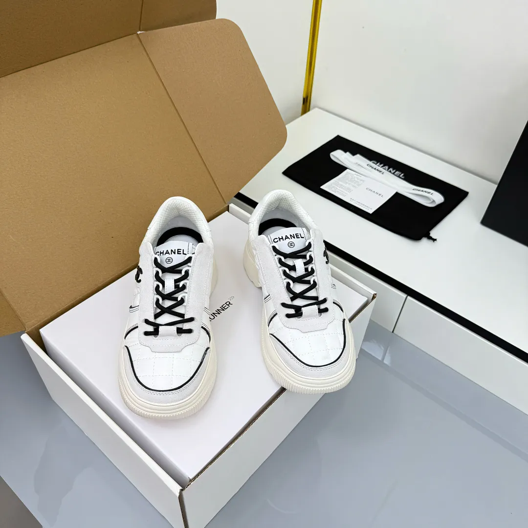 👟👟Ex-factory price 620👟👟 Chanel bread shoes ~ original calfskin panda shoes Chanel 25C latest hot style panda black and white sports shoes casual sneakers Xiaoxiang hot item classic black and white panda color coco girls must pay Fabric: original custom mixed sheepskin lining: original imported breathable mesh lining outsole: Original molded rubber + TPU combination Size: Women's 35-41